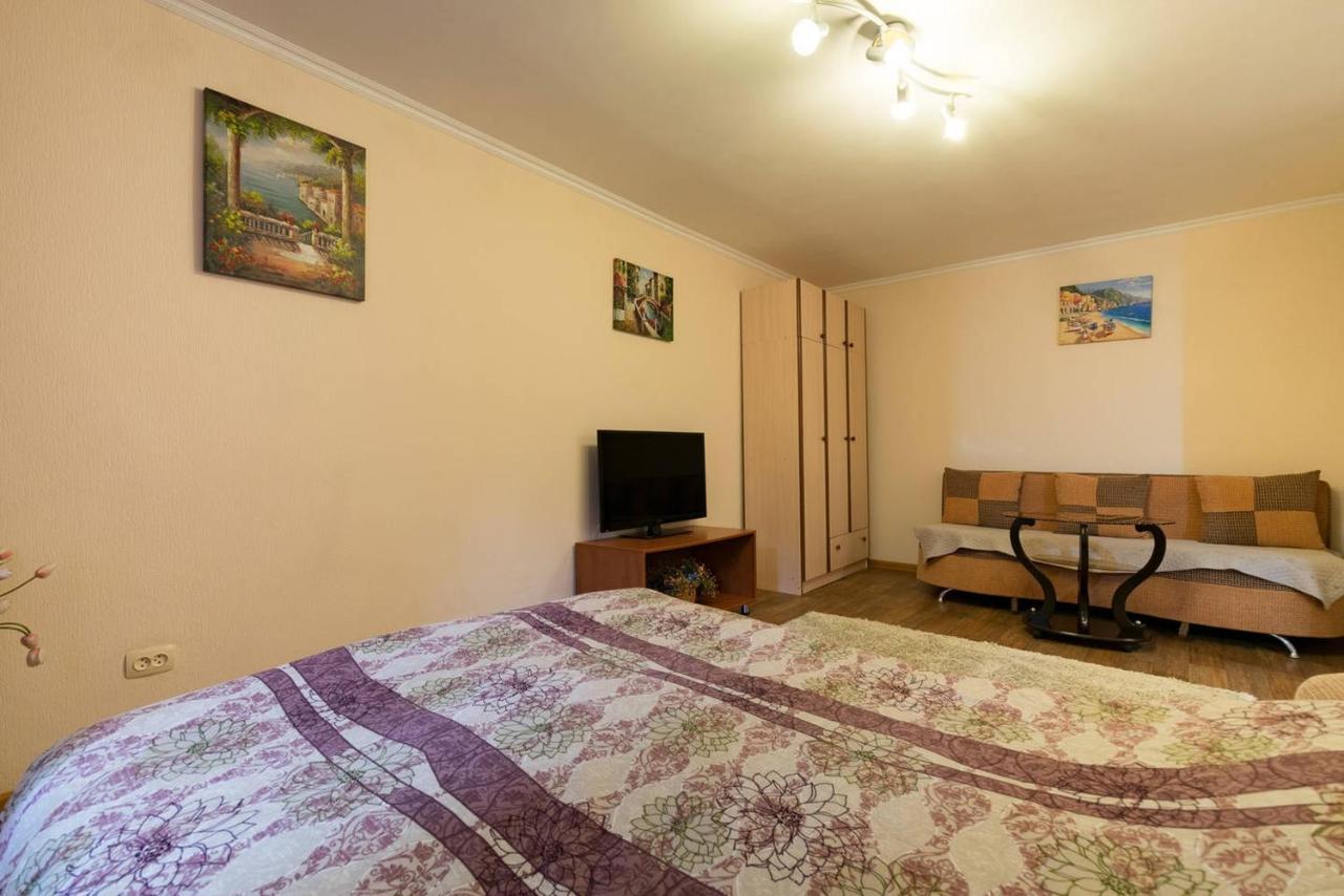 Apartment Nadezhda At Zheltoskan 77/79 Αλμάτι Εξωτερικό φωτογραφία